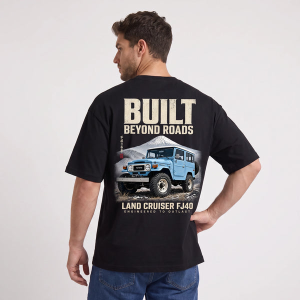 T-shirt Toyota Land Cruiser FJ40 Built Beyond Roads noir porté de dos