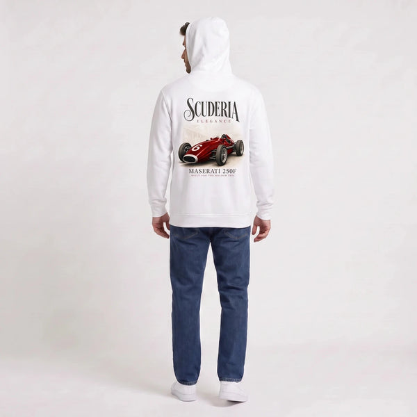 Sweat Maserati 250F Scuderia Elegance blanc porté de dos en plan large