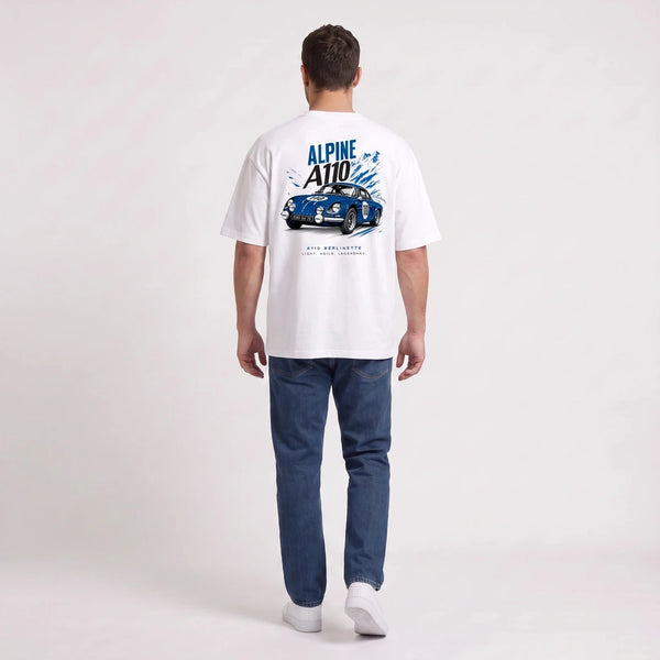 T-shirt Alpine A110 blanc porté de dos en plan large