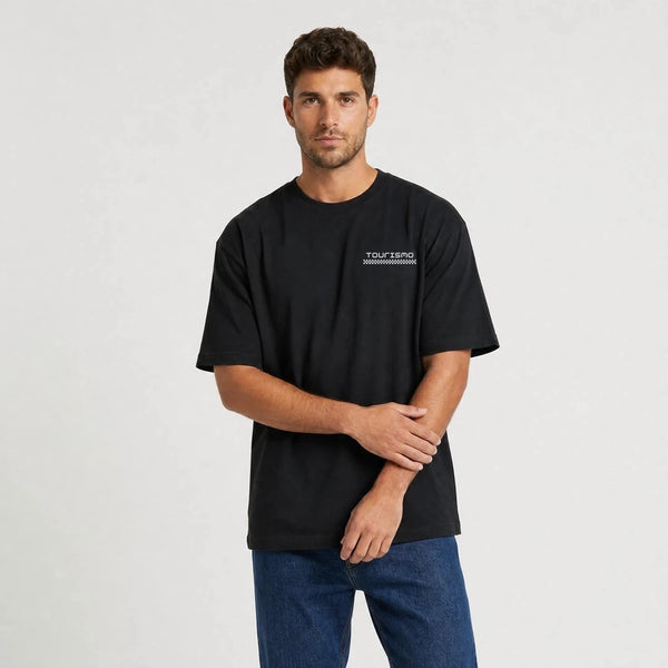 T-shirt Alpine A110 Col De Turini noir vu de face en plan rapproché avec logo Tourismo