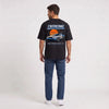 T-shirt Back to the future noir porté de dos en plan large