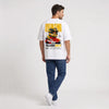 T-shirt F1 Ayrton Senna blanc porté de dos en plan large avec print Signature