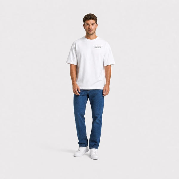 T-shirt F1 Charles Leclerc Signature blanc vu de face en plan large avec logo Tourismo