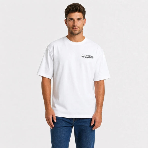 T-shirt F1 Daniel Ricciardo Signature blanc vu de face en plan rapproché avec logo Tourismo