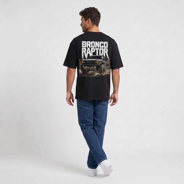 T-shirt Ford Bronco Raptor noir porté de dos en plan large avec print Off-Road