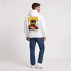 Sweat F1 Ayrton Senna blanc porté de dos en plan large avec print Signature