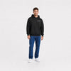 Sweat F1 Isack Hadjar Signature noir vu de face en plan large avec logo Tourismo