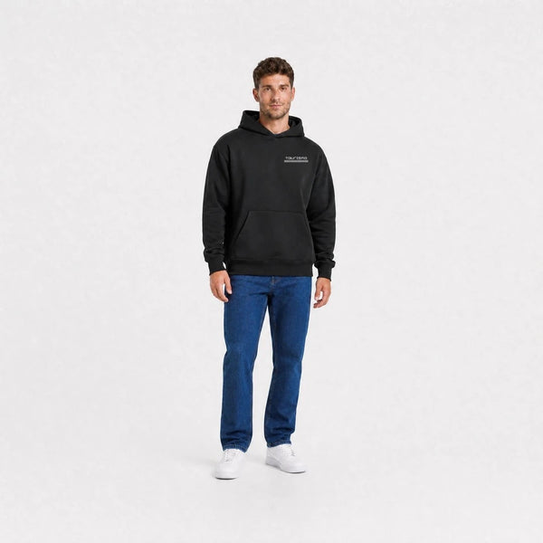 Sweat F1 Isack Hadjar Signature noir vu de face en plan large avec logo Tourismo