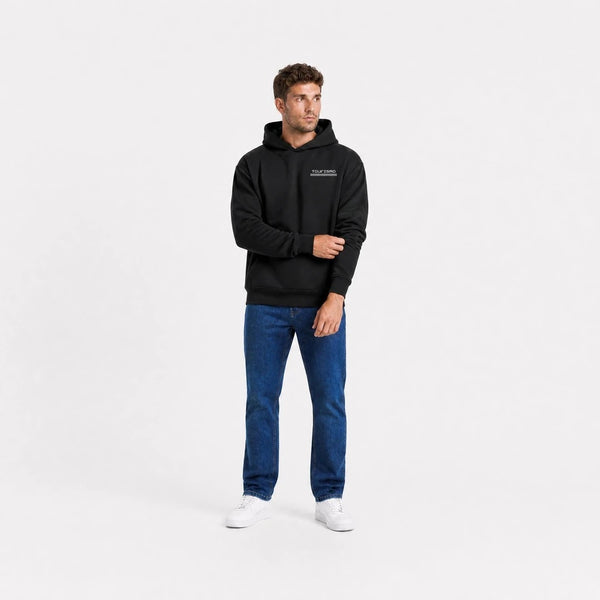 Sweat Lancia Stratos Virage Victorieux noir vu de face en plan large avec logo Tourismo