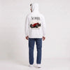 Sweat Maserati 250F Scuderia Elegance blanc porté de dos en plan large