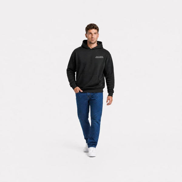 Sweat Maserati 250F Scuderia Elegance noir vu de face en plan large avec logo Tourismo