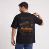 T-shirt Datsun 240Z noir, sportive orange sur une route de montagne vue de dos