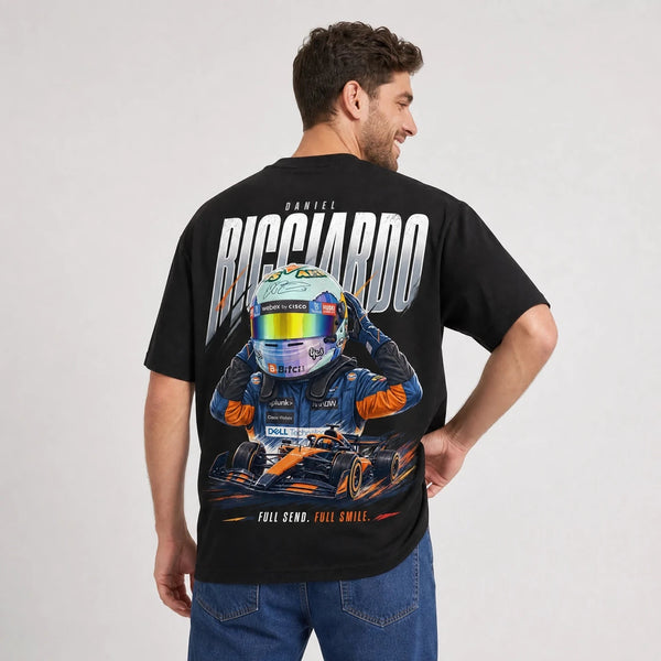 T-shirt F1 Daniel Ricciardo Signature noir avec pilote et monoplace vus de dos