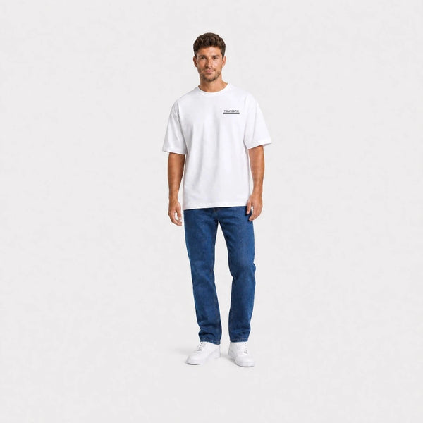 T-shirt Toyota Land Cruiser Fj40 Built Beyond Roads blanc vu de face en plan large avec logo Tourismo